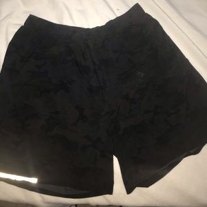 Lululemon Surge short 6” large Black Camo